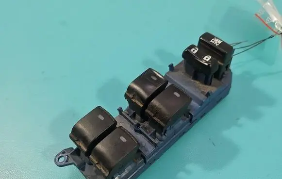 Toyota Avensis T270 Electric window control switch 8404005020 IMPRK1573376