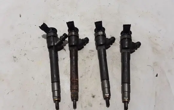 Mercedes-Benz Vito Viano W447 Fuel injector 0445110546