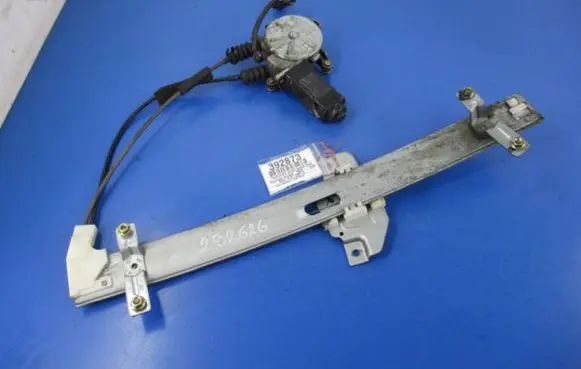 Hyundai Sonata Front door window regulator with motor