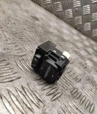 Toyota Yaris Wing mirror switch 183574