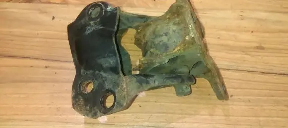 Honda Civic Engine mount bracket