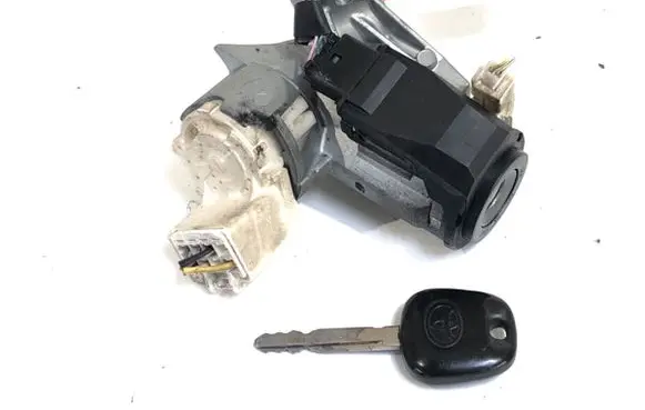 Toyota Yaris Ignition lock