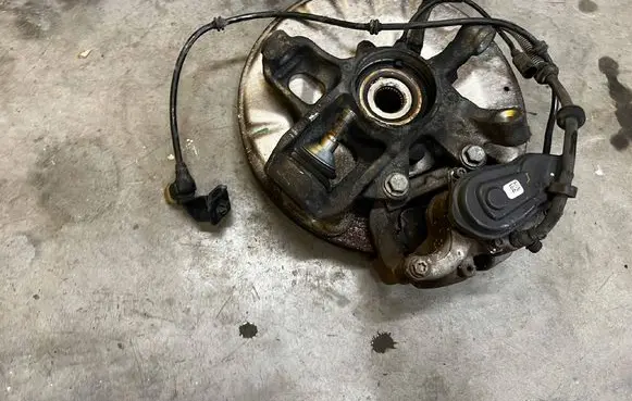 Mercedes-Benz GL X166 Rear wheel hub spindle/knuckle A1663570105 A1665405709