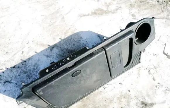 Land Rover Discovery 3 - LR3 Glove box ESJ501000
