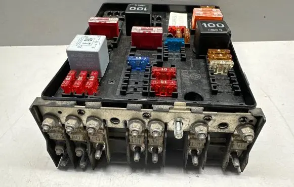 Audi A3 S3 8P Fuse module 1K0937124K