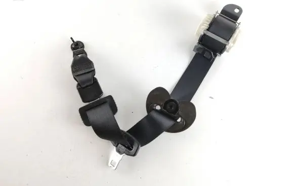 BMW 2 F46 Middle seatbelt (rear) 7332242 061510