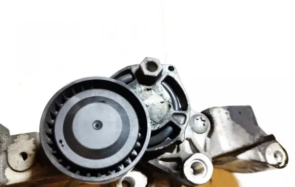 BMW 5 GT F07 Generator/alternator belt tensioner