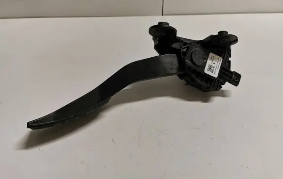 Ford Mustang VI Accelerator throttle pedal CR339F836BB
