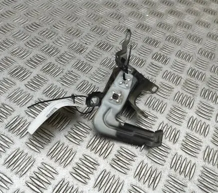 BMW 2 F22 F23 Fender mounting bracket 7284648 7284650