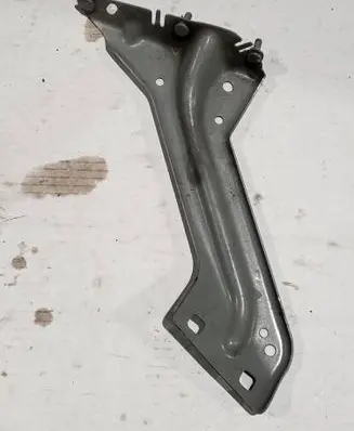 Audi Q5 SQ5 Fender mounting bracket 8R0821136
