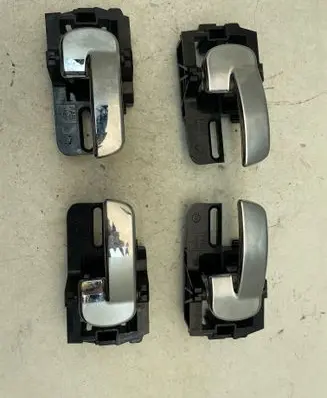 Nissan Qashqai+2 Front door interior handle 8318D