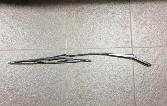 Volkswagen Transporter - Caravelle T4 Front wiper blade arm 701955410A