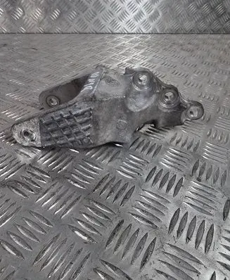 Hyundai Ioniq Engine mounting bracket