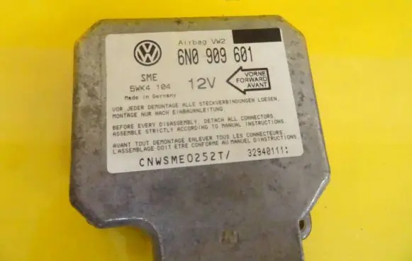 Volkswagen Polo III 6N 6N2 6NF Airbag control unit/module 6N0909601