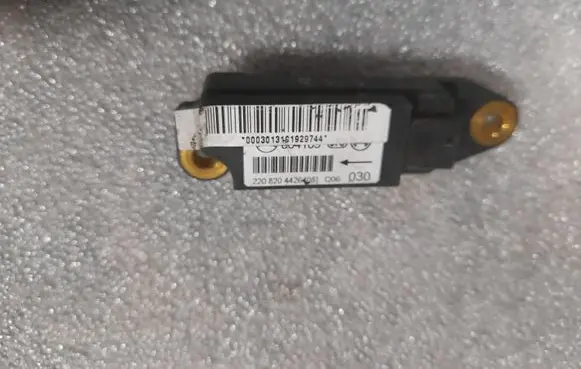 Mercedes-Benz S W220 Airbag deployment crash/impact sensor 2208204426 A2208204426