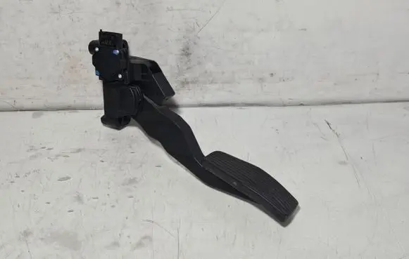 Opel Zafira A Accelerator throttle pedal 90581208