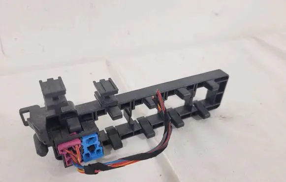 Volkswagen Golf V Relay mounting block 1K1937503