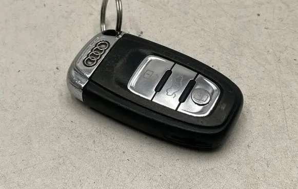 Audi A4 S4 B8 8K Ignition key/card 