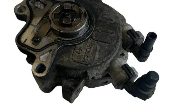 Land Rover Discovery 3 - LR3 Vacuum pump 4R8Q2A451AE