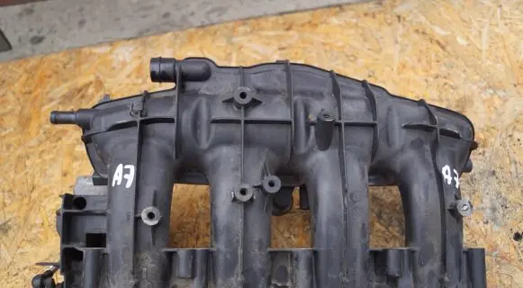 Audi A4 S4 B7 8E 8H Intake manifold 06F133201N