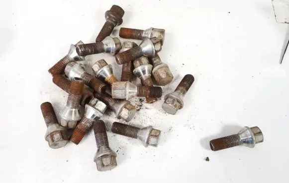 Volvo S80 Nuts/bolts 
