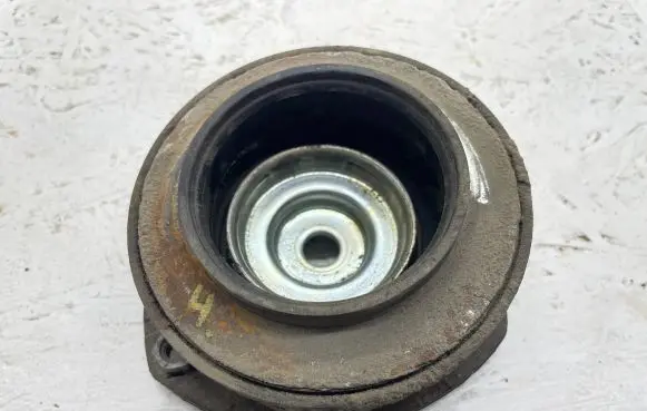 Seat Leon (5F) Front upper strut mount 5Q0412331C