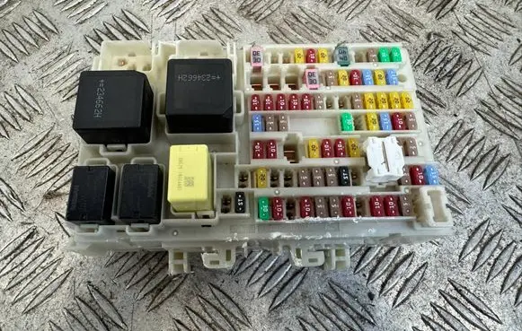 Nissan Qashqai J12 Fuse module 243506RA1B