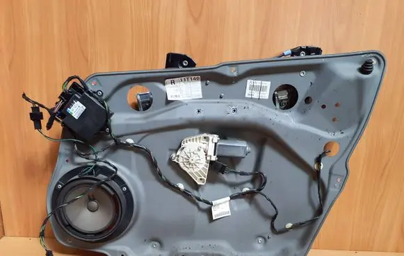 Mercedes-Benz B W245 Front door window regulator with motor A1697203079