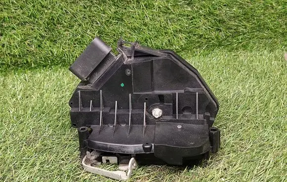 Ford Fusion II Front door lock FS7A5421813CA