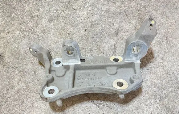 Citroen C4 III e-C4 Engine mounting bracket 9826426680 23822