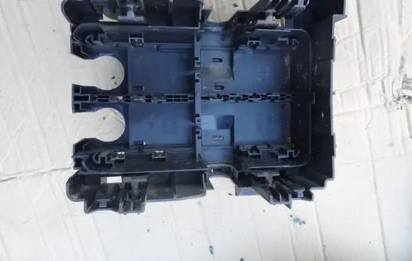 Opel Insignia B Fuse box cover 
