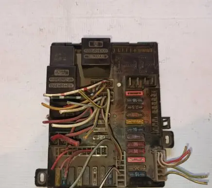 Mercedes-Benz 100 W631 Fuse box set 6315401373
