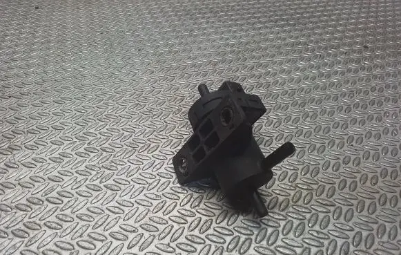 Opel Vivaro Turbo solenoid valve 8200762597