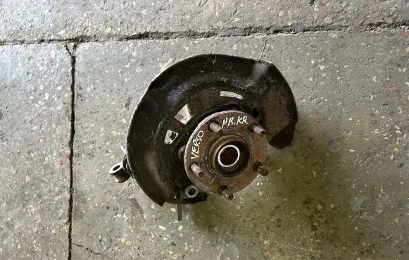 Toyota Verso Front wheel hub spindle knuckle