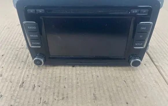 Volkswagen Tiguan Radio/CD/DVD/GPS head unit 3C8035195G 7640207360 VWZ1Z3L6682252