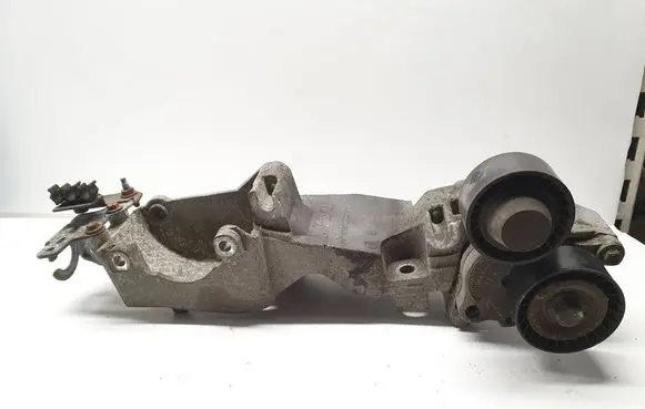 Nissan Qashqai Engine mounting bracket 8200527320C