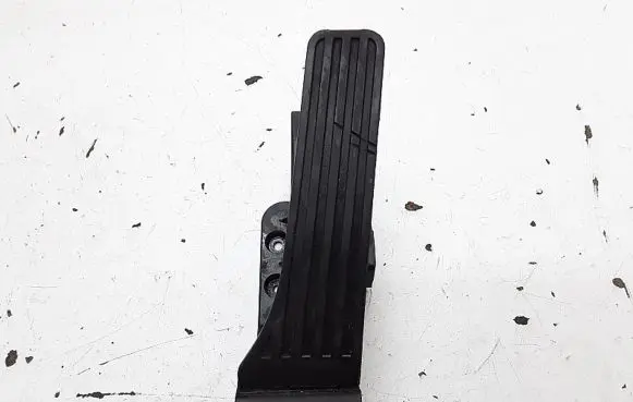 Mercedes-Benz C W204 Accelerator throttle pedal A2043000004