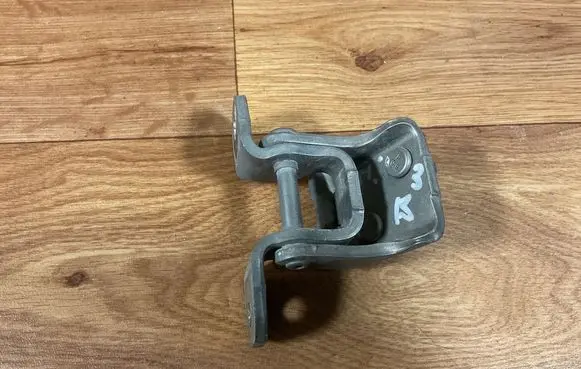 Mercedes-Benz ML W163 Rear door upper hinge 