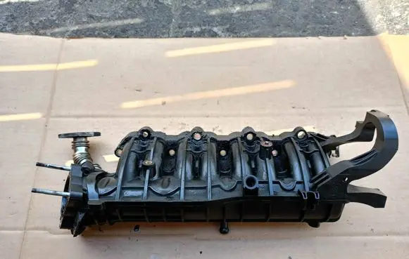 KIA Sportage Intake manifold 283202A410