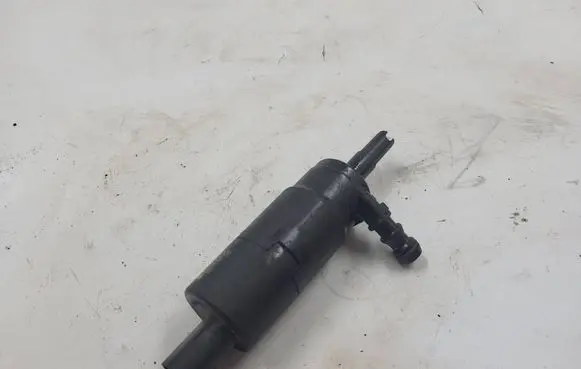 BMW 3 E46 Headlight washer pump 8377430 001004 13264010