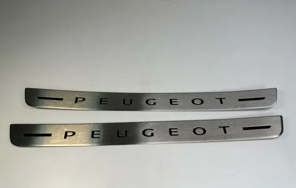 Peugeot 2008 II Front sill trim cover 98326989RW