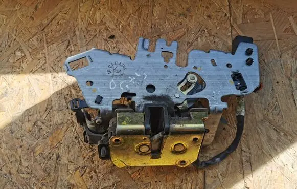 Sliding door lock