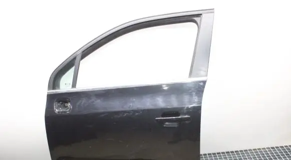 Chevrolet Orlando Front door
