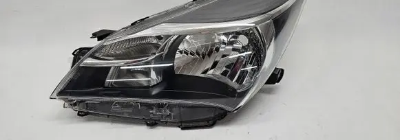 Toyota Yaris Headlight/headlamp TOYOTA YARIS III LAMPA PRZÓD LEWA
