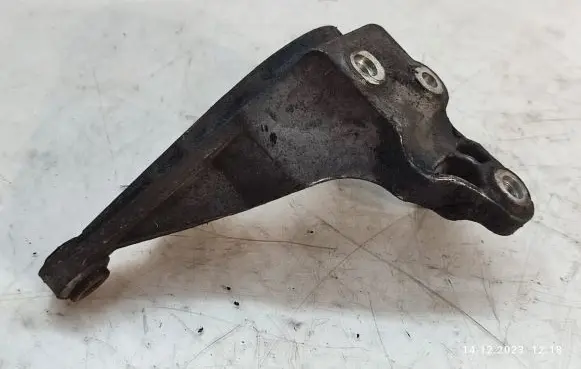 Volkswagen Touareg II A/C compressor mount bracket 059145167AM