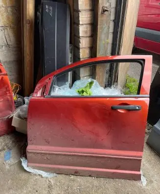 Dodge Caliber Front door