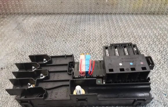 Mercedes-Benz E W211 Fuse box set 2115452301