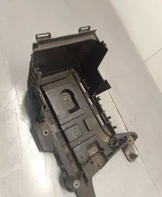 Audi Q3 8U Battery tray 1K0915333