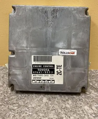 Toyota Avensis T220 Engine control unit/module 8966105311 MB1758002650