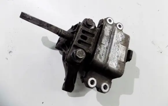 Skoda Octavia Mk2 (1Z) Engine mount bracket